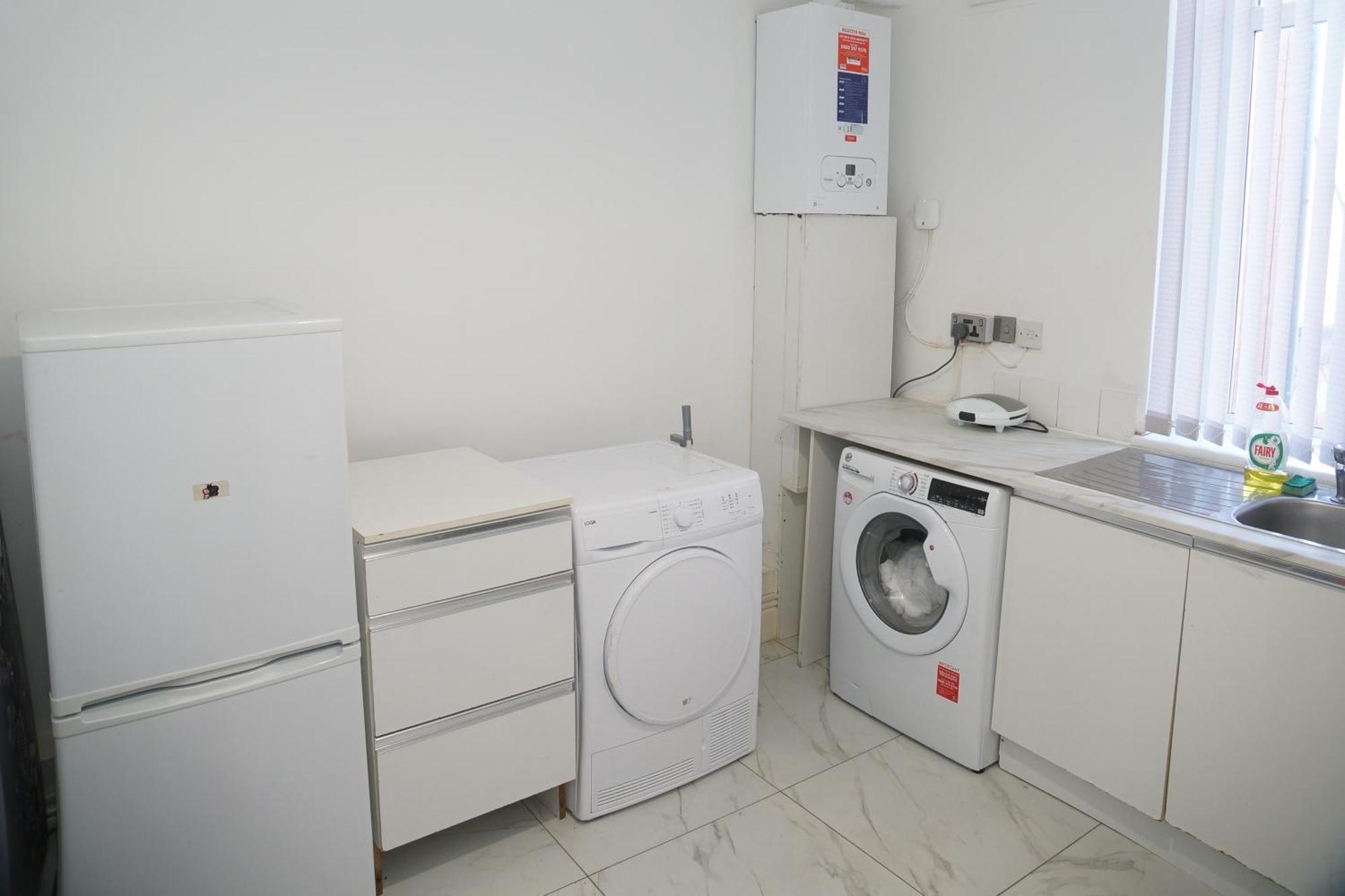 Affordably Elegant Apartments Close To Coop Live, Etihad Stadium And Manchester City Centre Exterior foto